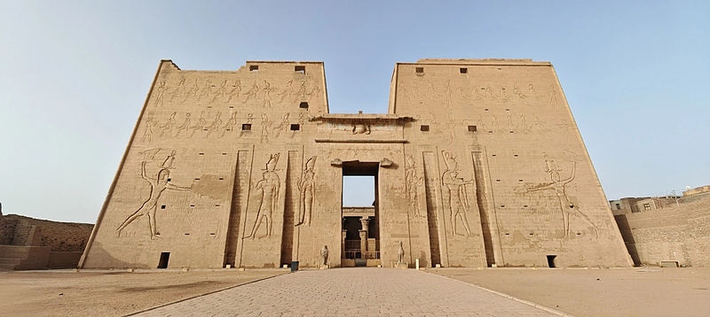 Файл:Эдфу 2736x1224.jpg