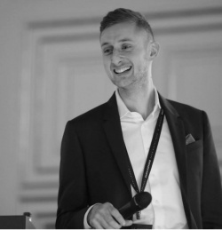 Яковлев Виктор