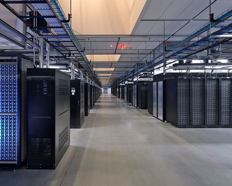 Файл:Facebook-Prineville-data-center-server-room-image-001.jpg